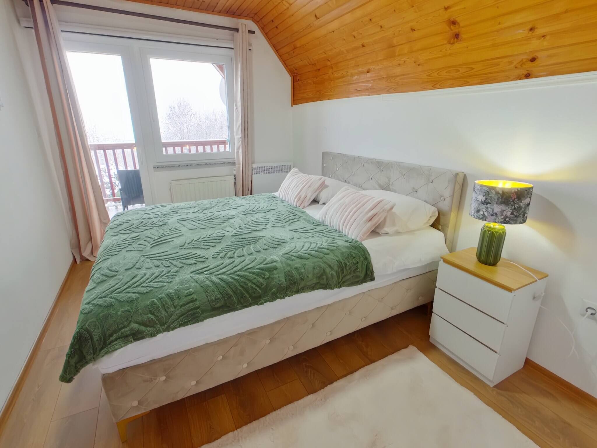 4 bedrooms, internet, bed sheets