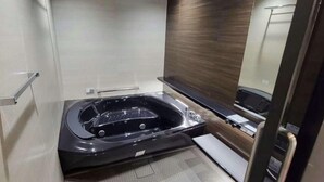 Unclassified image, 5 of 19, button