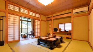 Interior - Yomogitei Henmi (Isehara)