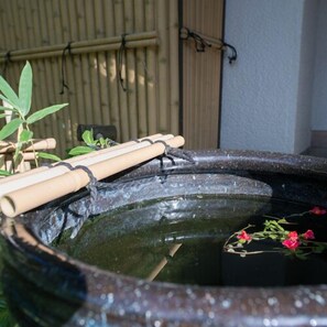 Exterior detail - Yomogitei Henmi (Isehara)