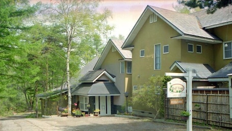 Exterior. Pension Half Time