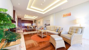 Living area - Ishigaki Resort Hotel (Ishigaki)