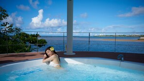 Outdoor spa tub - Ishigaki Resort Hotel (Ishigaki)