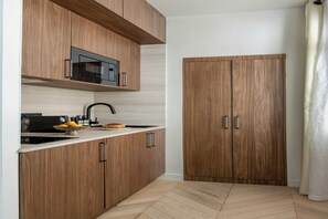 Fridge, microwave, stovetop, coffee/tea maker - Luxury 2P studio - Monceau / Paris 8th (Paris)