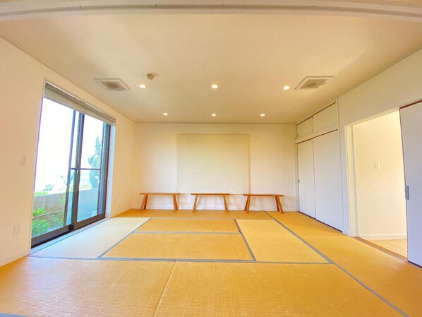 Interior - Tateyama Retreat (Tateyama)