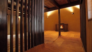 المنشأة من الداخل