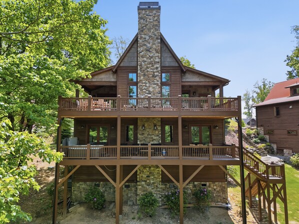 Exterior - Birch and Squirrel - Quiet Luxury, Near Great Camp & Downtown Banner Elk (Banner Elk)
