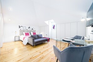 1 bedroom, iron/ironing board, WiFi, bed sheets - Stylish Comfy and Peaceful Studio Apartment with A/C (Lisboa)