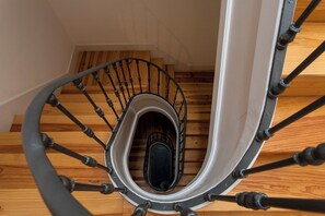 Interior - Stylish Comfy and Peaceful Studio Apartment with A/C (Lisboa)