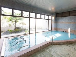 Pool - Yuparu Yamatsuri (Yamatsuri)