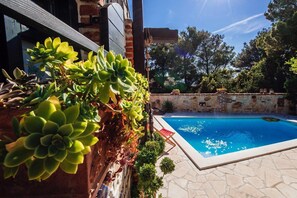 Pool - Maslenica Beach Home, Pool & Tavern (Maslenica)