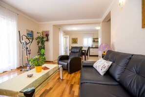 Smart TV - Luxury stay, Private Pool & Garden (Zadar)