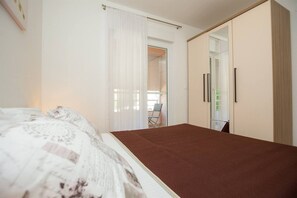 2 bedrooms, iron/ironing board, travel cot - Luxury stay, Private Pool & Garden (Zadar)