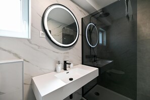 Shower, hair dryer - Panoramic Sea & Velebit Views Villa (Ražanac)