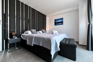 3 bedrooms, iron/ironing board, travel cot, free WiFi - Panoramic Sea & Velebit Views Villa (Ražanac)