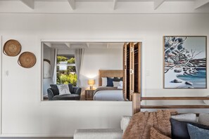 Silitysrauta/-lauta, Wi-Fi, vuodevaatteet