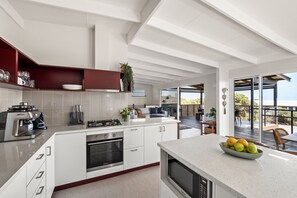 Fridge, microwave, oven, stovetop - The Surf Nook | Walk to Beach | Family Friendly (Gracetown)