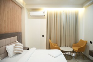 Room - Amrit Residency (Gurugram)