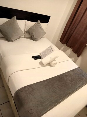 Standard Double Room - Circuit Suites (Makati)