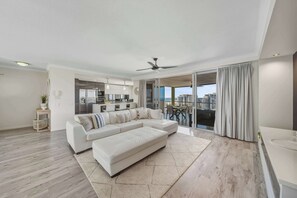 TV - The Pinnacles - Panoramic Ocean & Mountain Views (Caloundra Region)