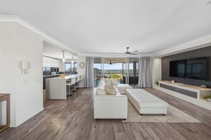 TV - The Pinnacles - Panoramic Ocean & Mountain Views (Caloundra Region)