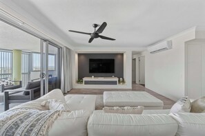 TV - The Pinnacles - Panoramic Ocean & Mountain Views (Caloundra Region)