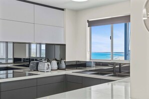 Fridge, microwave, oven, stovetop - The Pinnacles - Panoramic Ocean & Mountain Views (Caloundra Region)