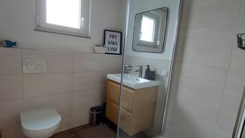 Dusche, Haartrockner, Handtücher