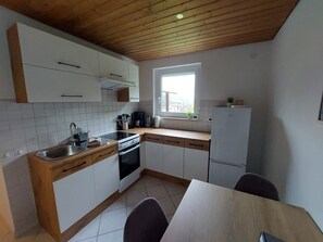 Private kitchen - Apartment "Eins" with Private Garden and Wi-Fi (Oberzent)