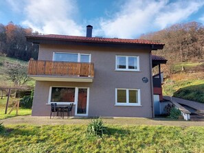 Exterior - Apartment 'Zwei' with Shared Garden and Wi-Fi (Oberzent)