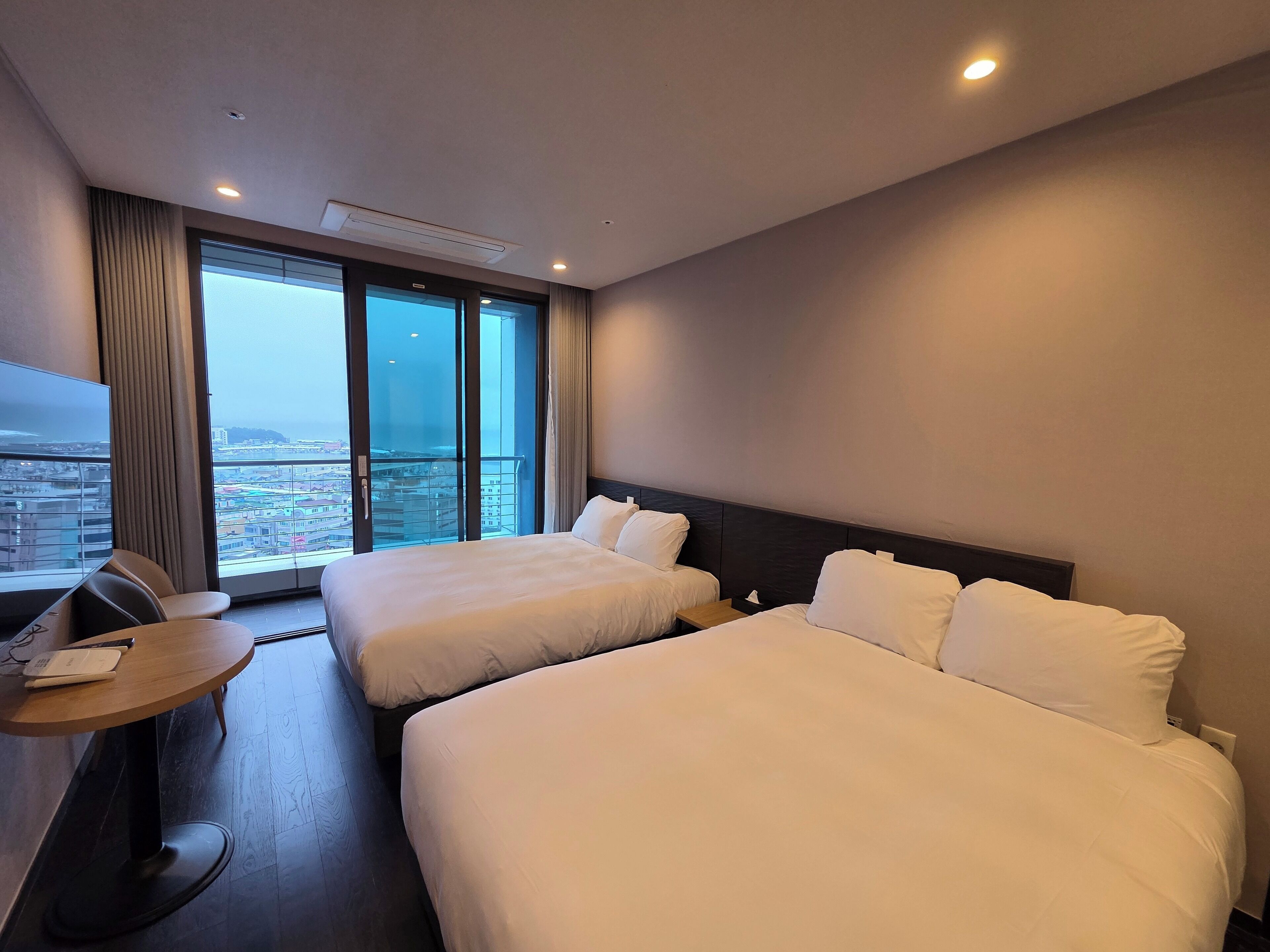 디럭스 패밀리트윈 하프오션 | 무료 WiFi