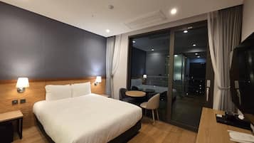 ์ํ๋ฆฌ์ด ๋๋ธ ์ํฐ | ๋ฌด๋ฃ WiFi