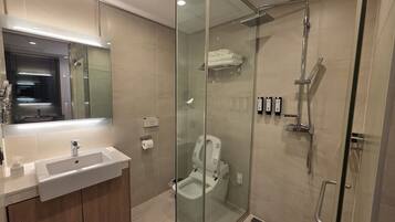 ์ํ๋ฆฌ์ด ๋๋ธ ์ํฐ | ์์ค | ์ค์ ์์ค, ํค์ด๋๋ผ์ด์ด, ํ์, ์ดํธ