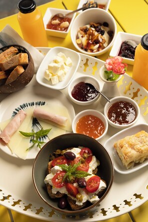 含每日現點現煮早餐