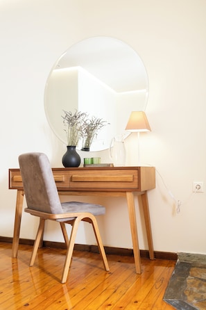 Villa, vista al mar | Tabla de planchar con plancha, wifi gratis y ropa de cama