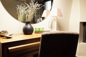 Villa, vistas al mar | Tabla de planchar con plancha, wifi gratis, ropa de cama