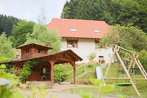 Children’s area - Apartment '4 Bachblick' with Shared Terrace, Balcony, and Wi-Fi (Oberharmersbach)