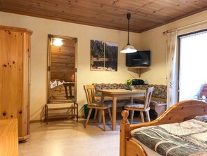 Dining - Apartment '4 Bachblick' with Shared Terrace, Balcony, and Wi-Fi (Oberharmersbach)