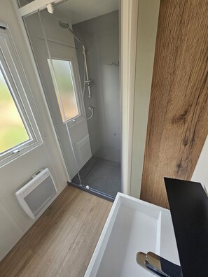 Luxury Mobile Home, 3 Bedrooms | Bathroom - Parc de Charlieu (Charlieu)