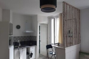 Private kitchen - Cosy studio in the heart of Libourne - Calm & Stone walls (Libourne)