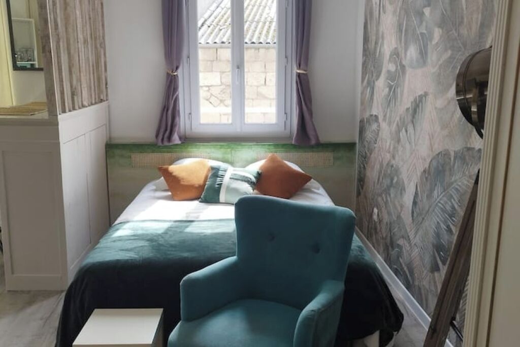 Internet, bed sheets