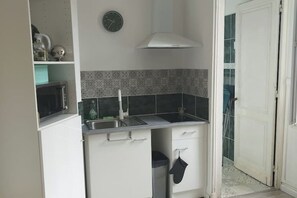 Private kitchen - Cosy studio in the heart of Libourne - Calm & Stone walls (Libourne)