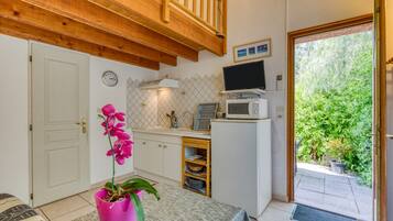 Fridge, microwave, stovetop, coffee/tea maker