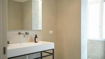 Superior-Doppelzimmer, Gartenblick | Badezimmer