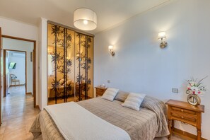 3 chambres, fer et planche à repasser, draps fournis