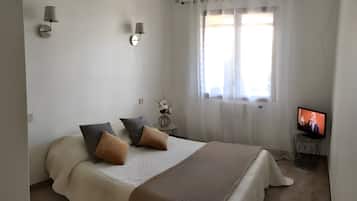 3 makuuhuonetta, silitysrauta/-lauta, vuodevaatteet