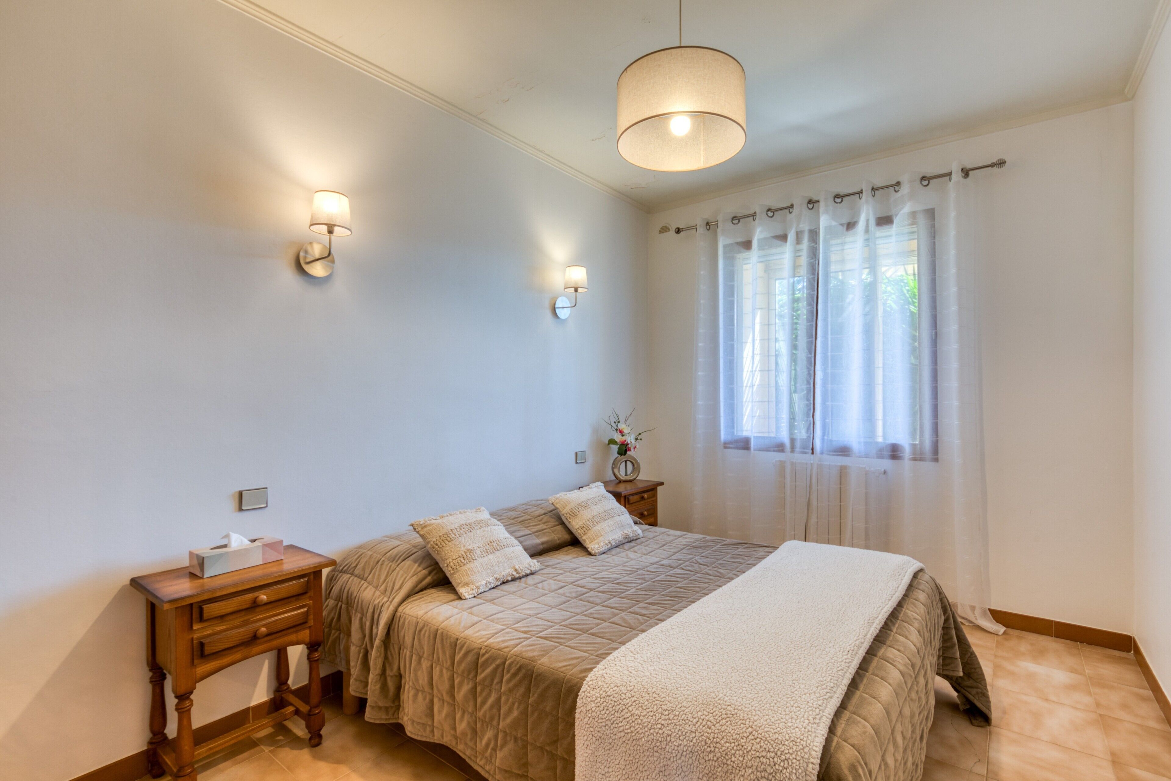3 bedrooms, iron/ironing board, bed sheets