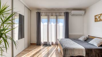 3 bedrooms, iron/ironing board, bed sheets