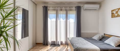 3 bedrooms, iron/ironing board, bed sheets