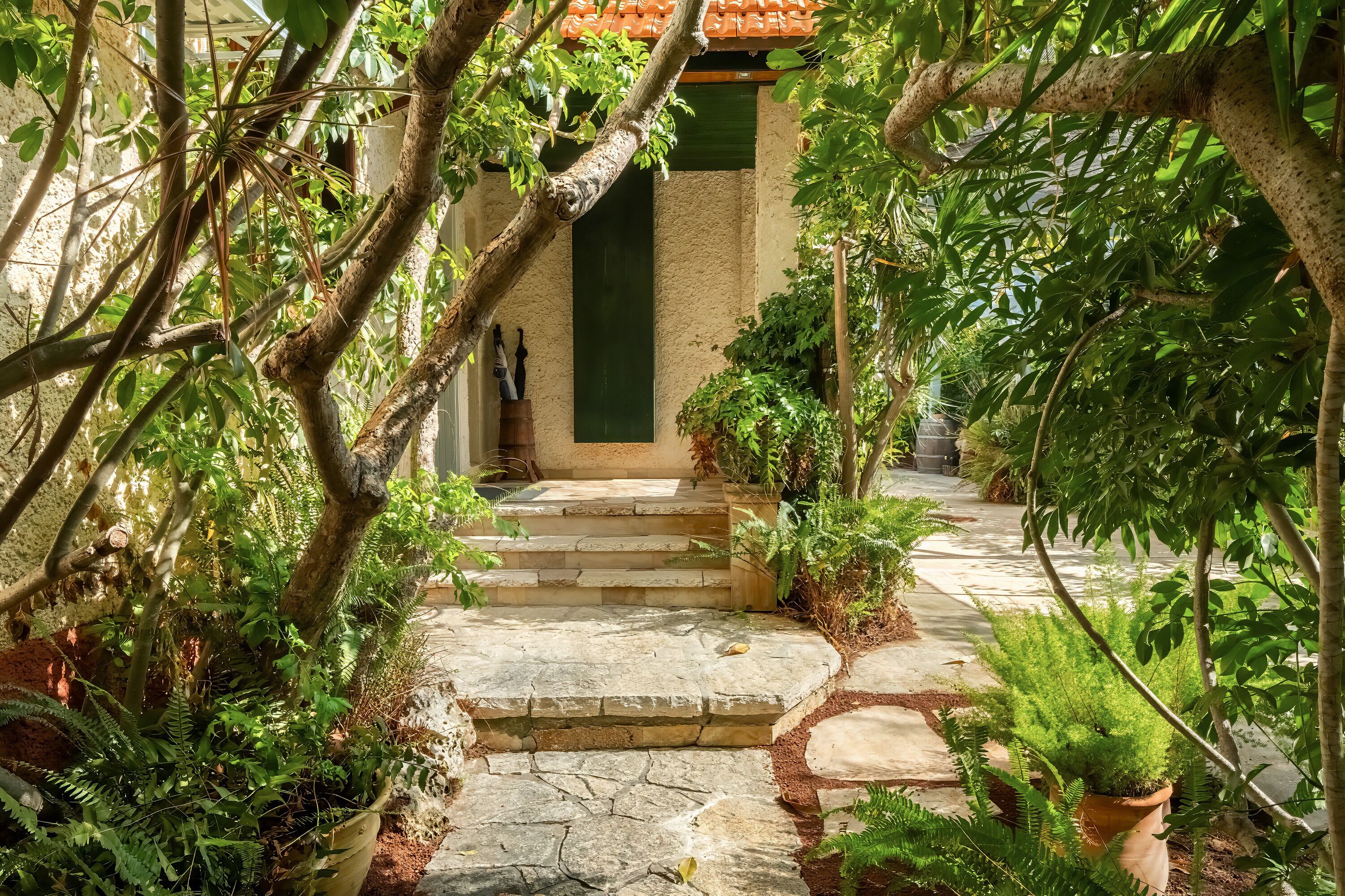 Studio, Garden View | Interior
